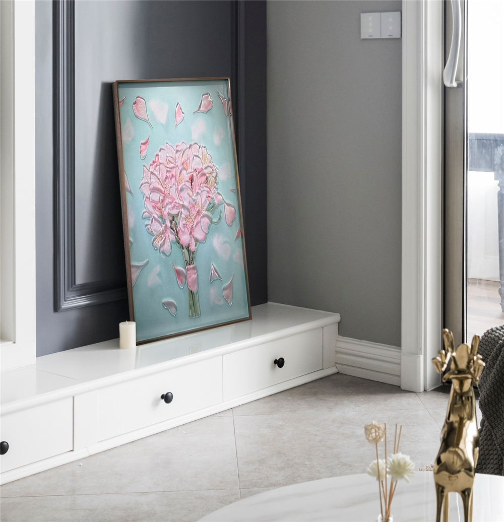 Painting With Flower الرسم بالزهرة