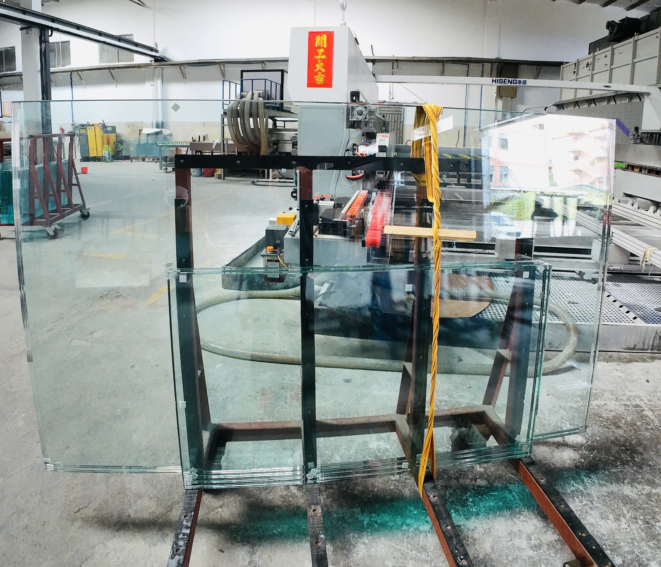 Laminated Glass الزجاج الرقائقي