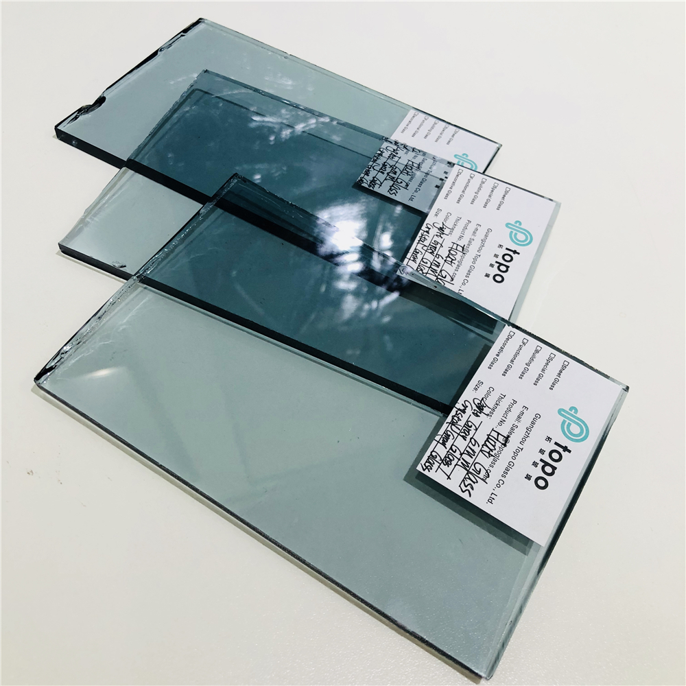 Light Gray Glass زجاج رمادي فاتح