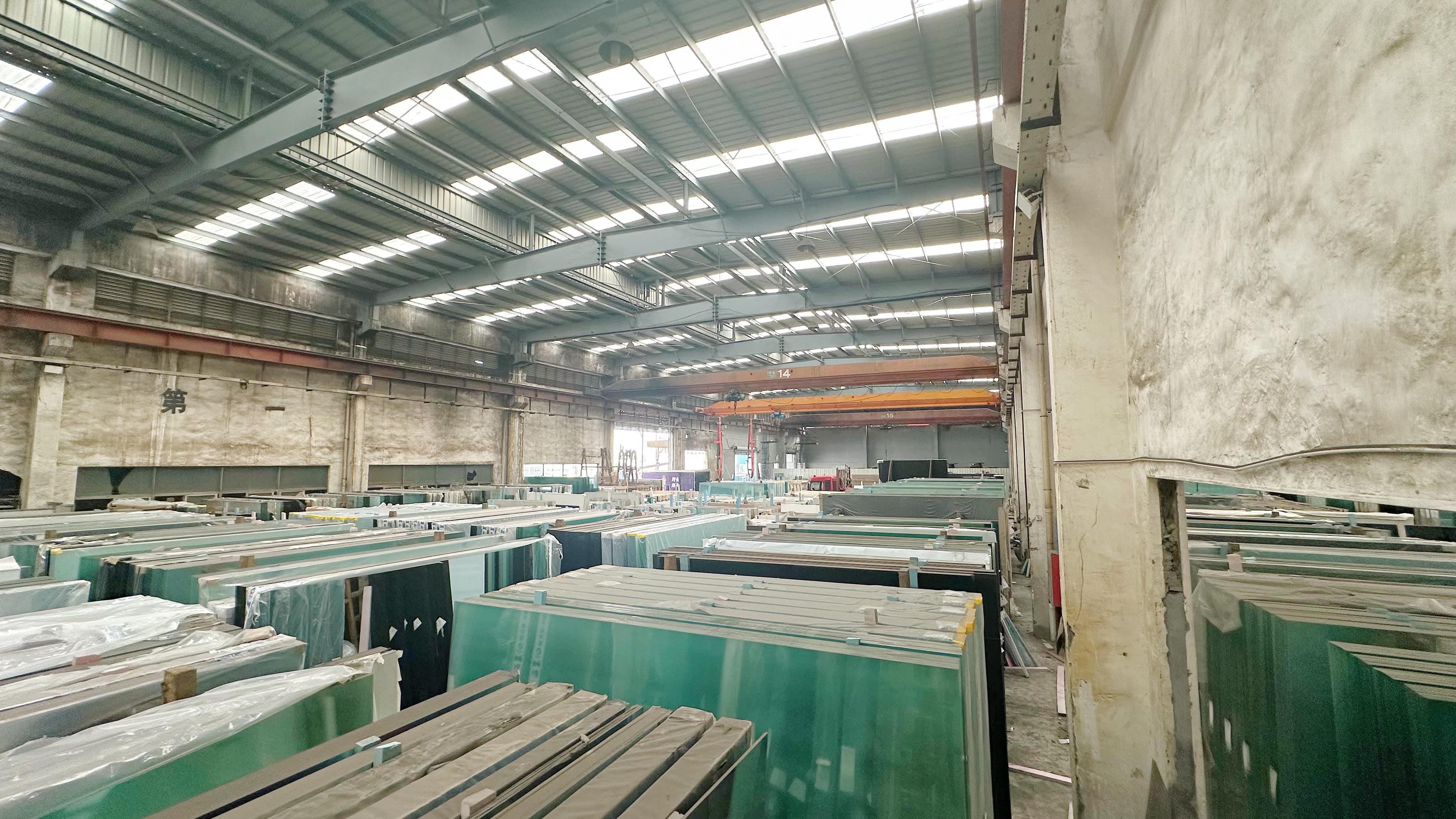 Laminated Glass Factory مصنع الزجاج الرقائقي