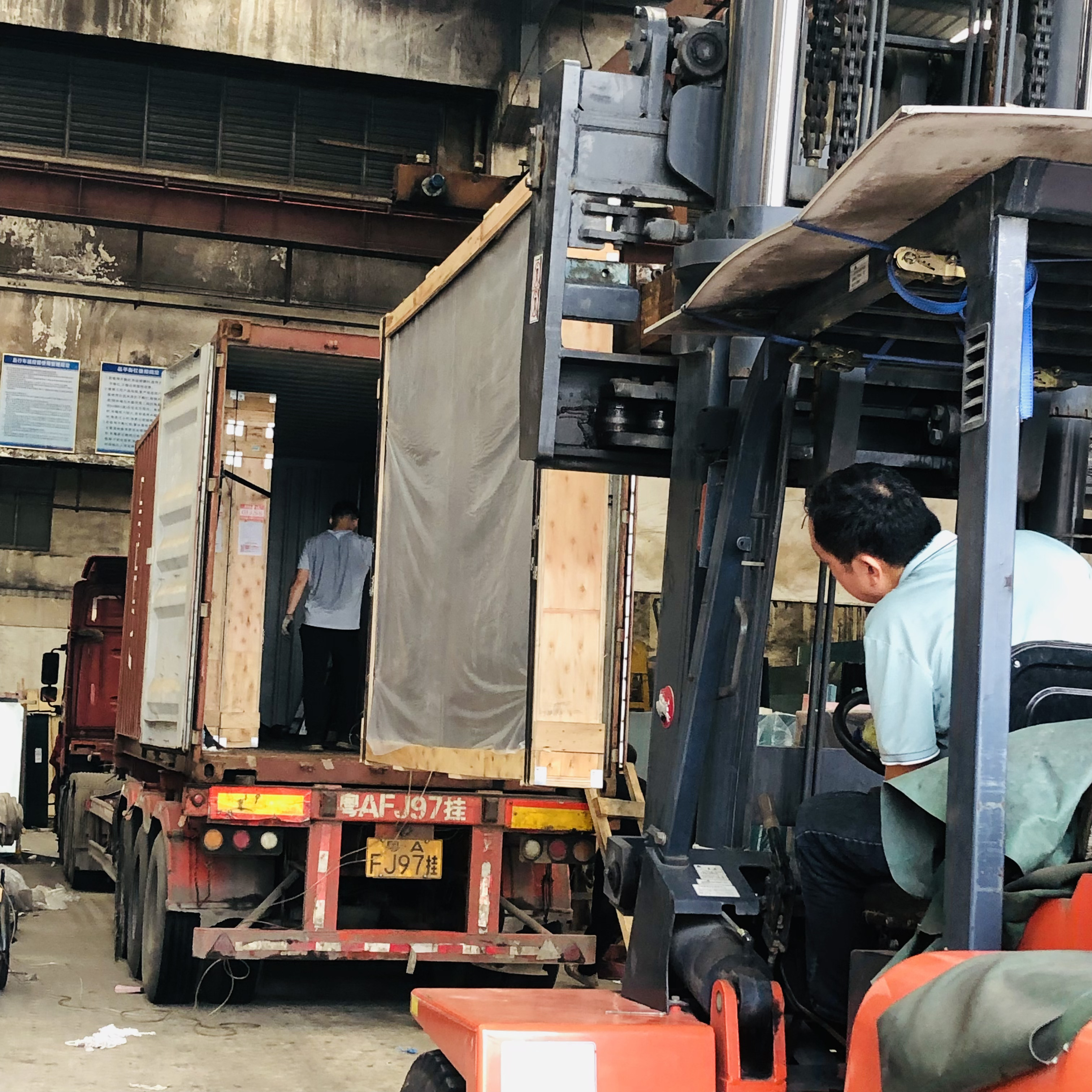 Float Glass تعويم الزجاج