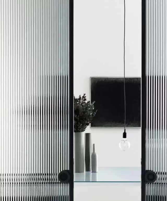 Fluted Glass زجاج مخدد (3)