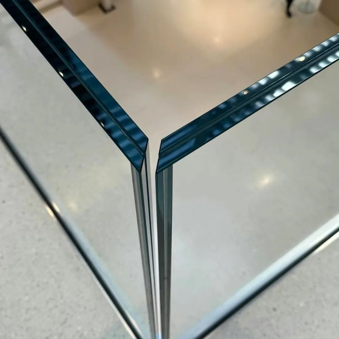 Laminated glass الزجاج الرقائقي (15)