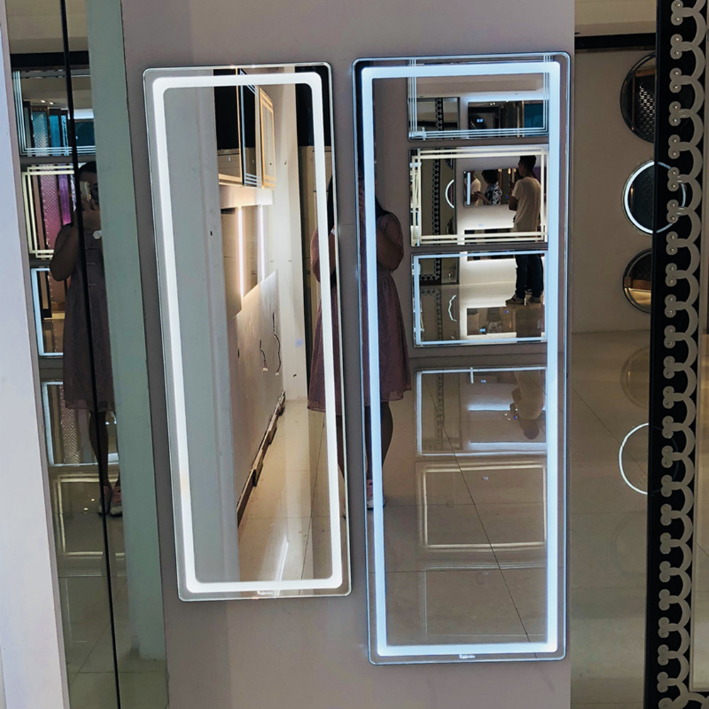 مرآة إضاءة LED للحمام مزخرفة