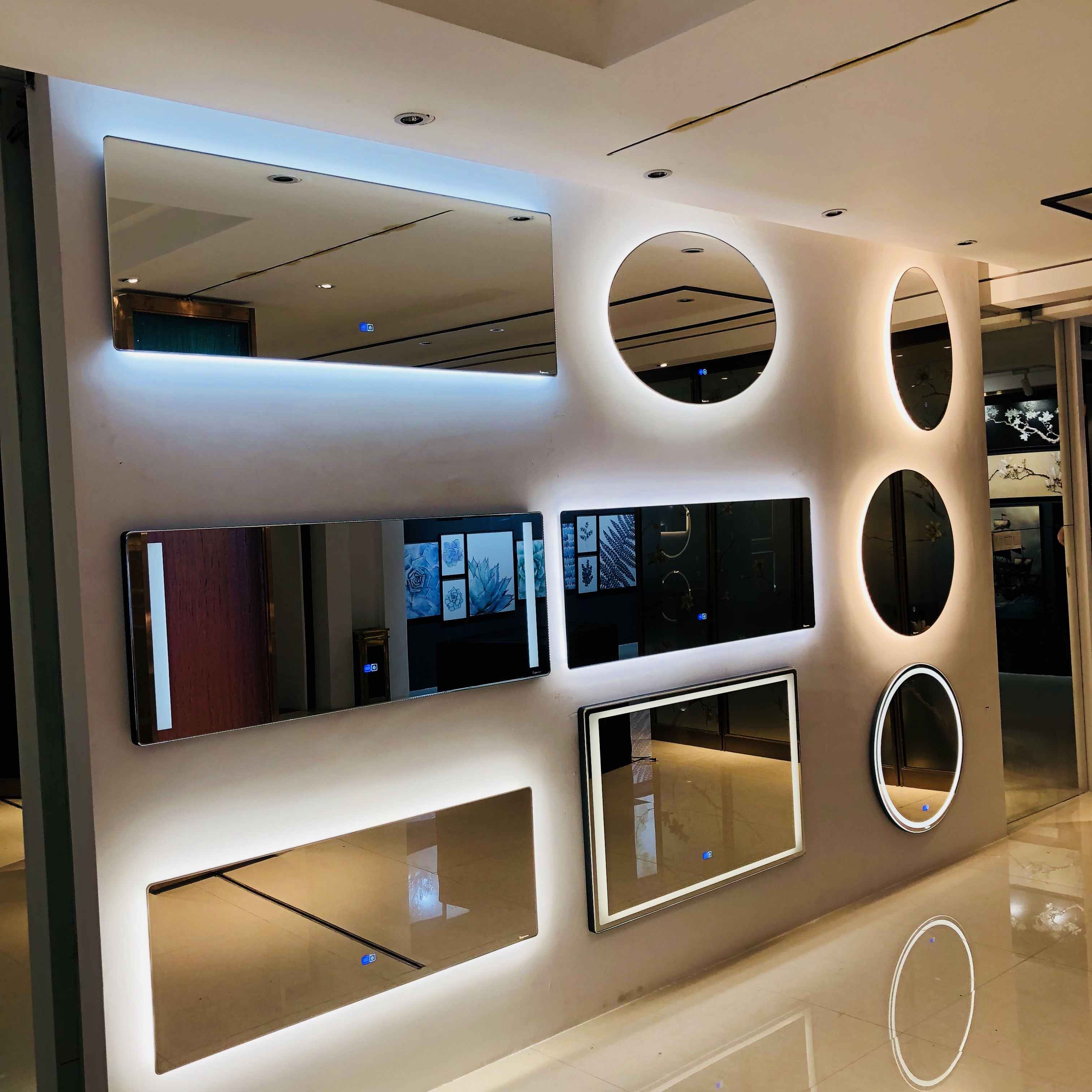 مرآة مكياج مزخرفة بإضاءة LED